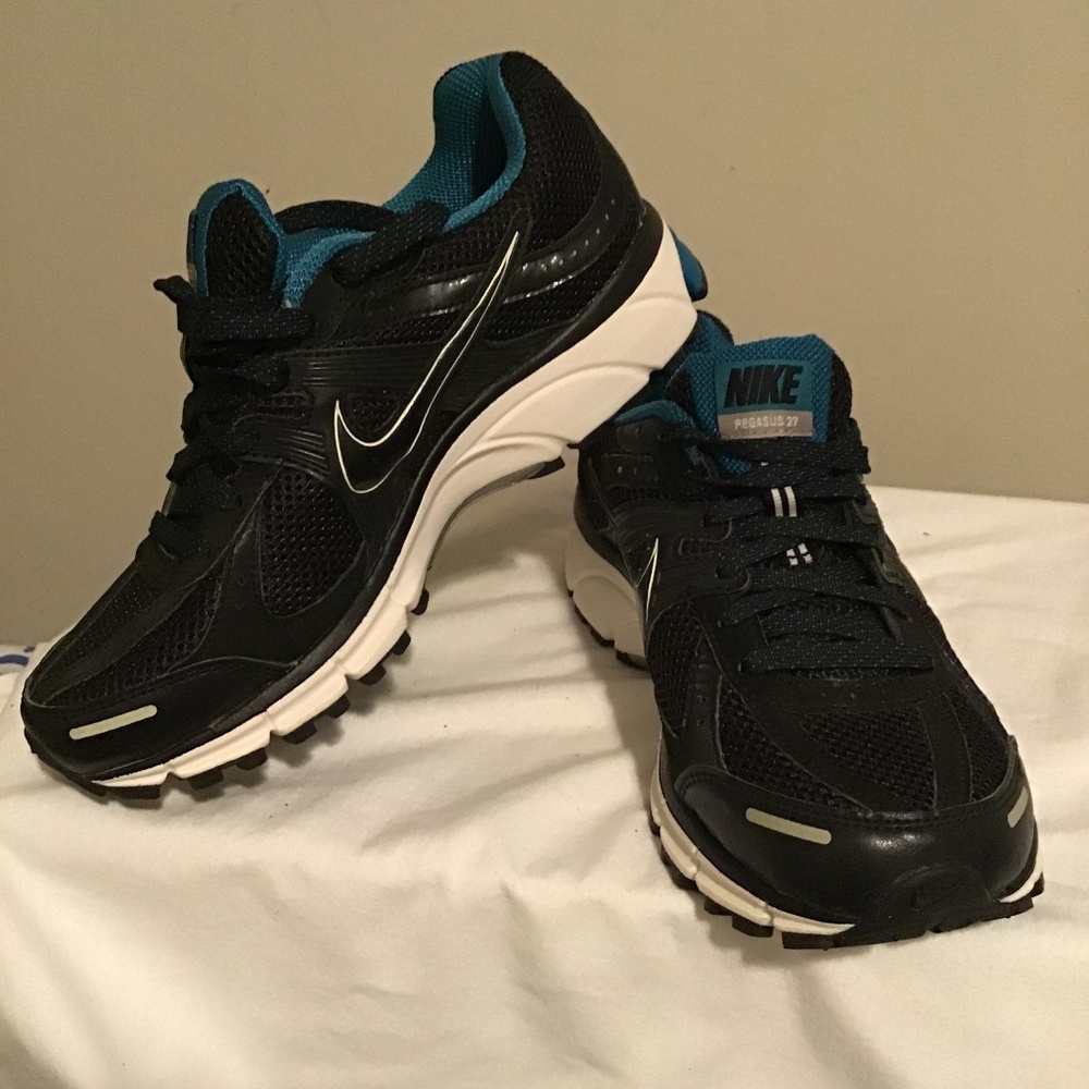 🔥Nike’s Pegasus 27, air zoom, new cond. see pics. Size 6.5🔥🔥